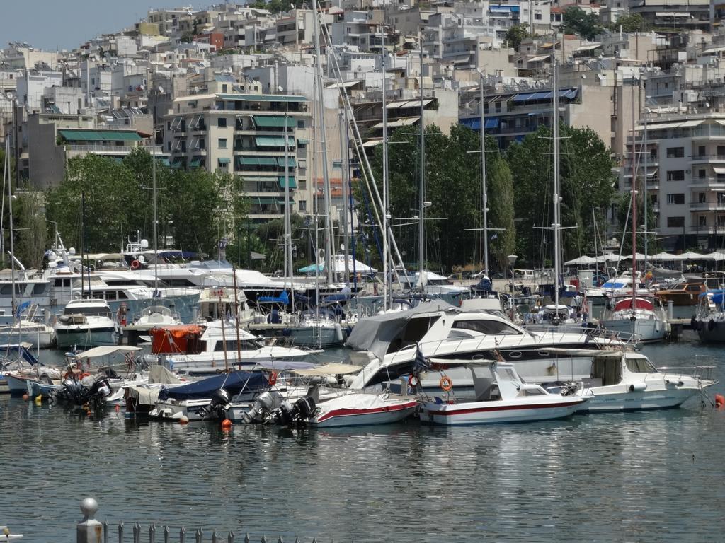 Faros I Hotel Piraeus Buitenkant foto