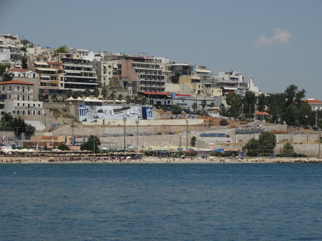 Faros I Hotel Piraeus Buitenkant foto
