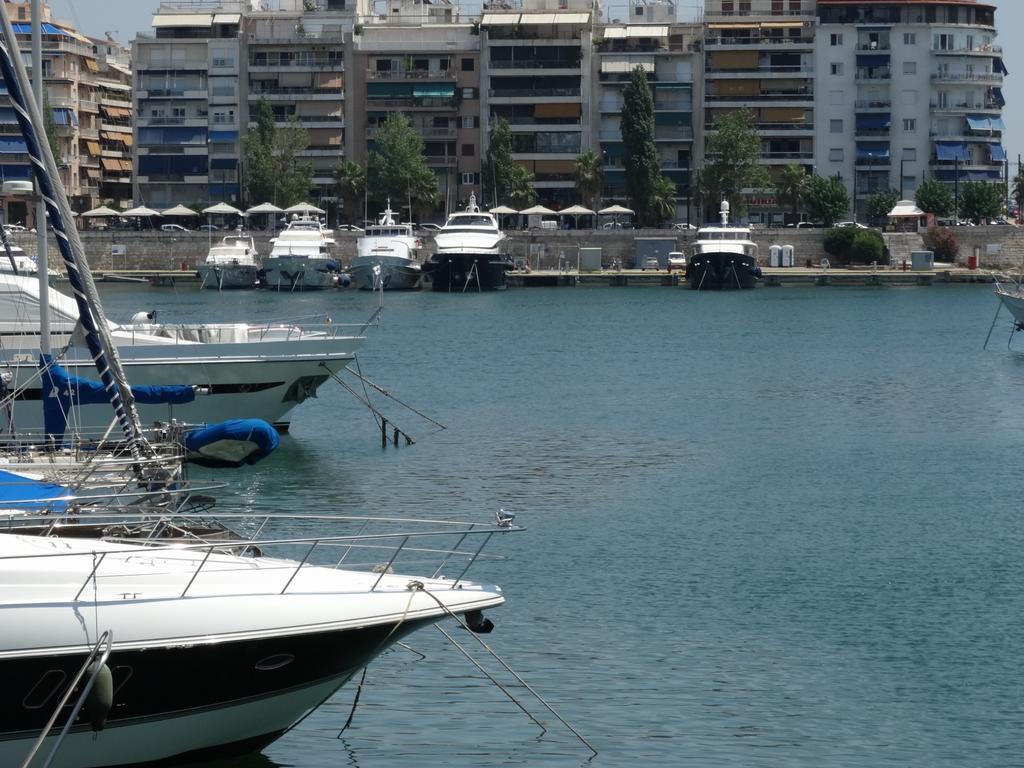 Faros I Hotel Piraeus Buitenkant foto