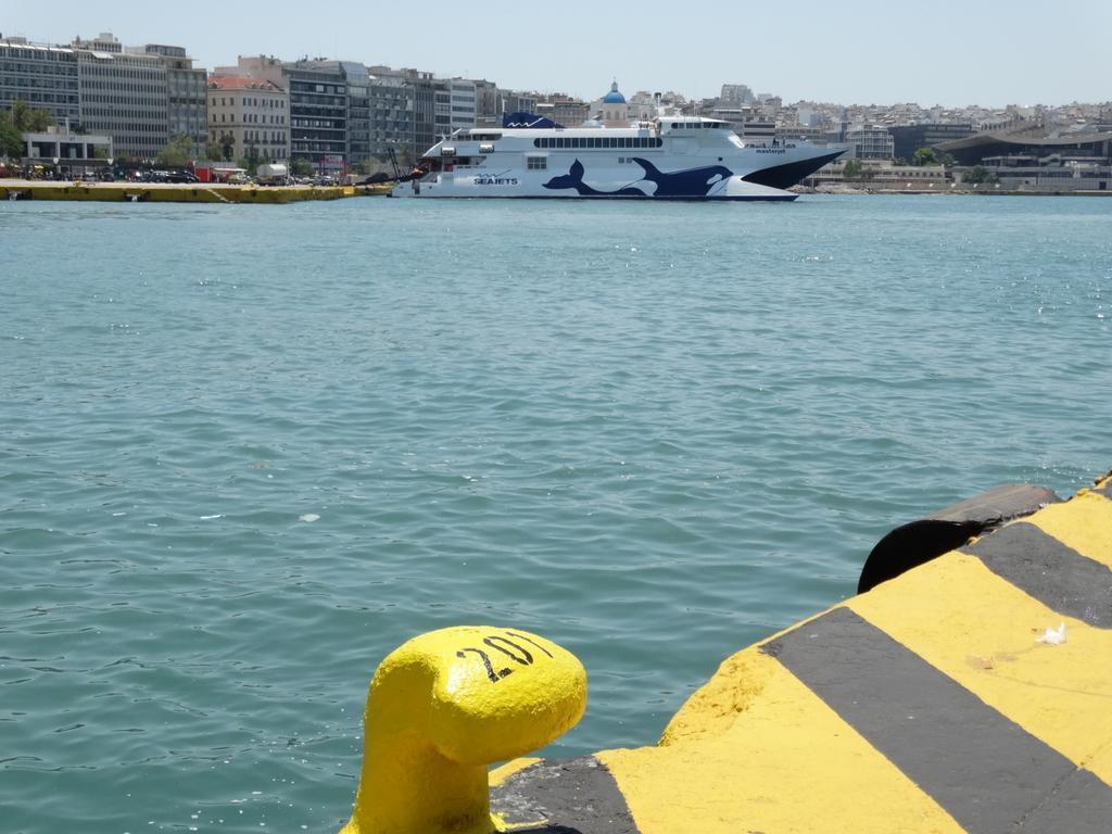 Faros I Hotel Piraeus Buitenkant foto